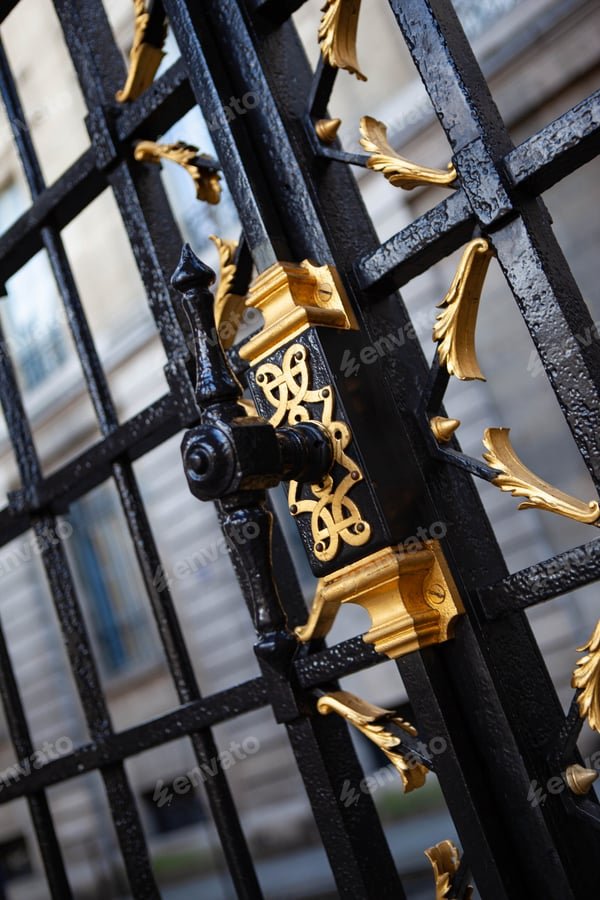 Portillon en fer forgé : une touche d'élégance intemporelle.